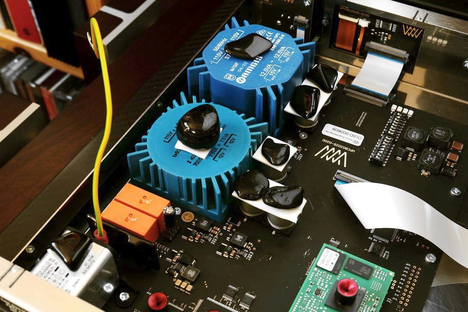 Internal view of the Weiss DAC502 MK2, highlighting the dual-toroidal power supply and specialized damping.